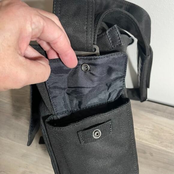 Lowepro LP36616 Urban Reporter 150 Camera Video Messenger Bag - Black - pockets - Picture 6 of 16